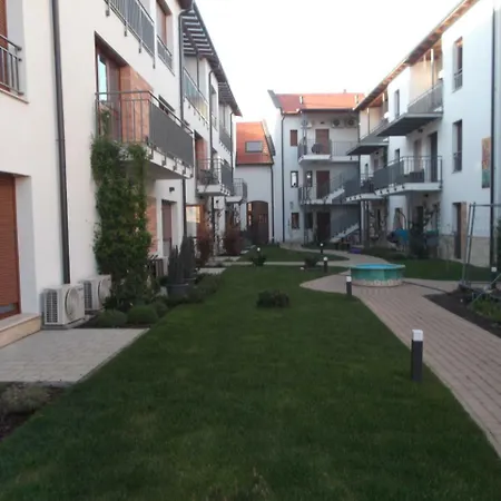 Cozy Flat In Pecs, Absolute Center Апартаменты *